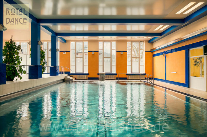 Der Indoor Pool im Tanzhotel